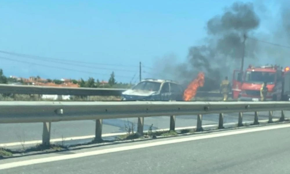 Θεσσαλονίκη: Αυτοκίνητο τυλίχθηκε στις φλόγες εν κινήσει στον Περιφερειακό
